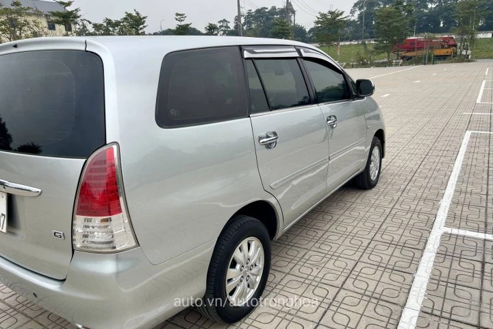 Toyota Innova 2011