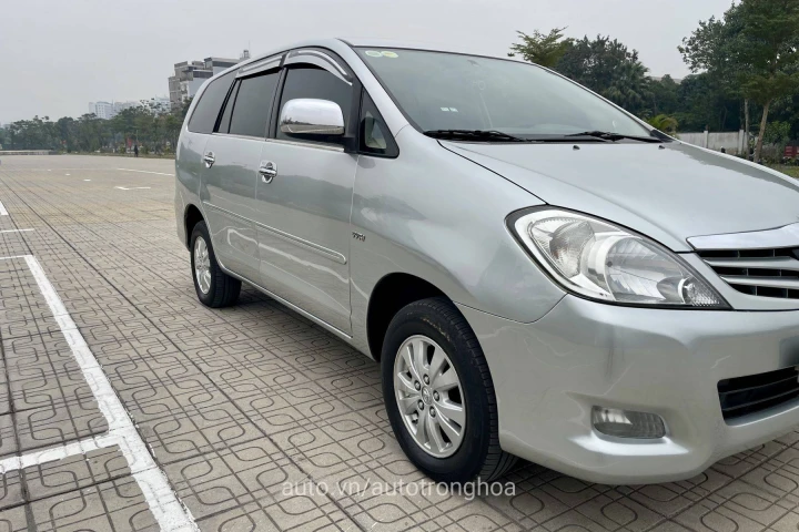 Toyota Innova 2011