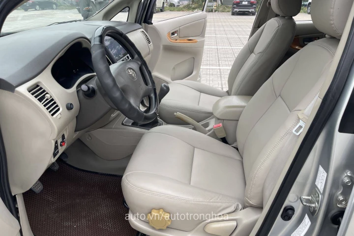 Toyota Innova 2011