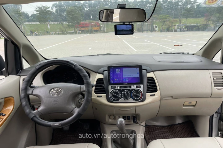 Toyota Innova 2011