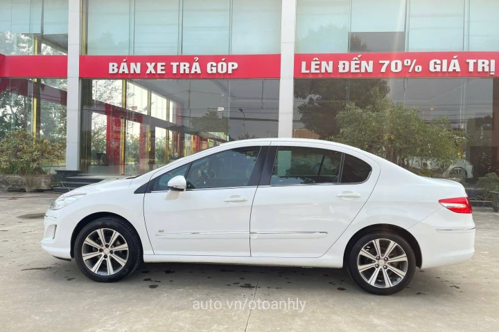 Peugeot 408 2016