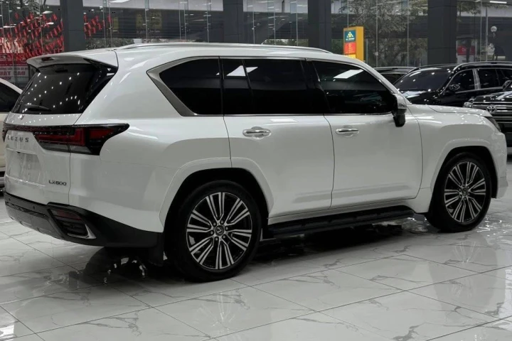 Lexus LX 2023