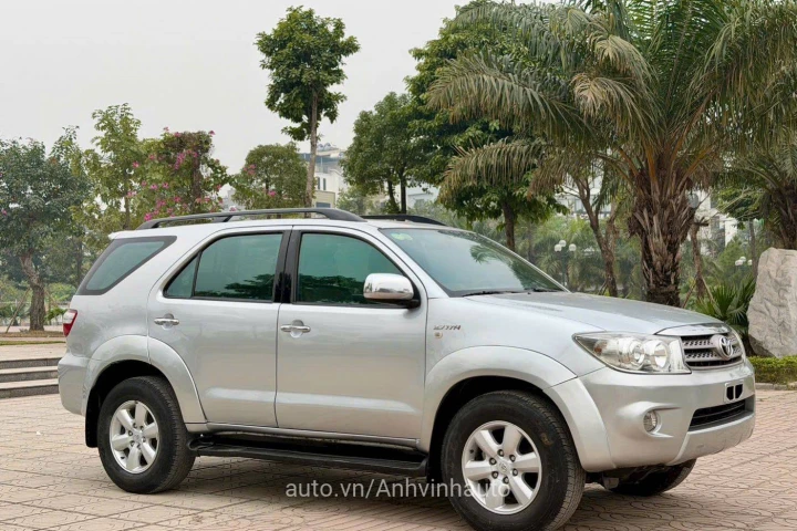 Toyota Fortuner 2011