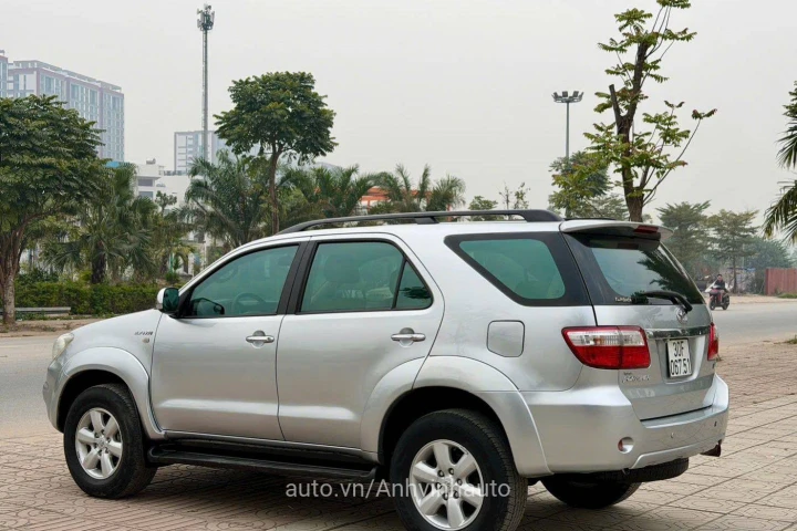 Toyota Fortuner 2011