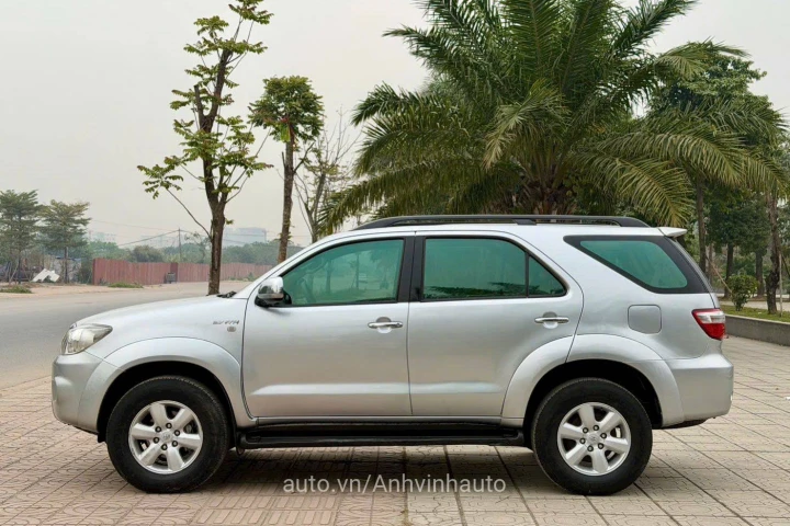 Toyota Fortuner 2011