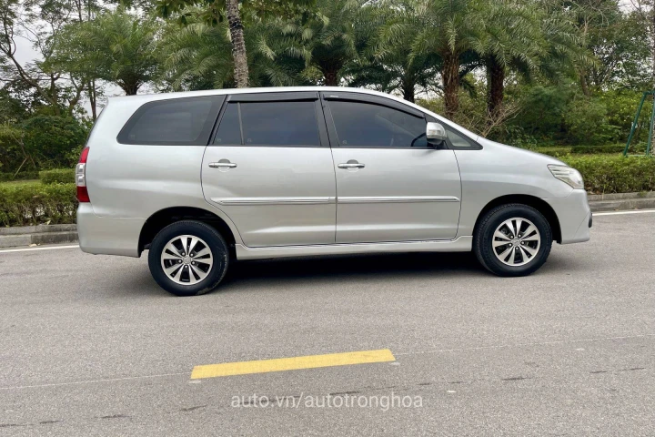 Toyota Innova 2015