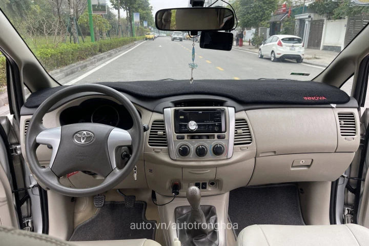 Toyota Innova 2015