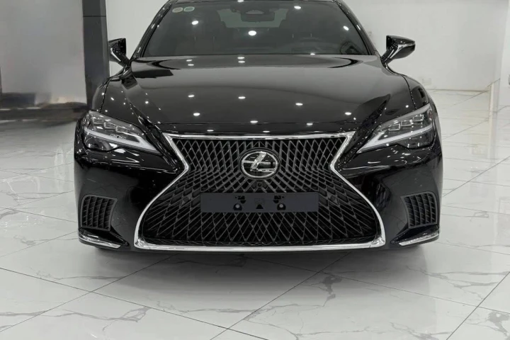 Lexus LS 2025