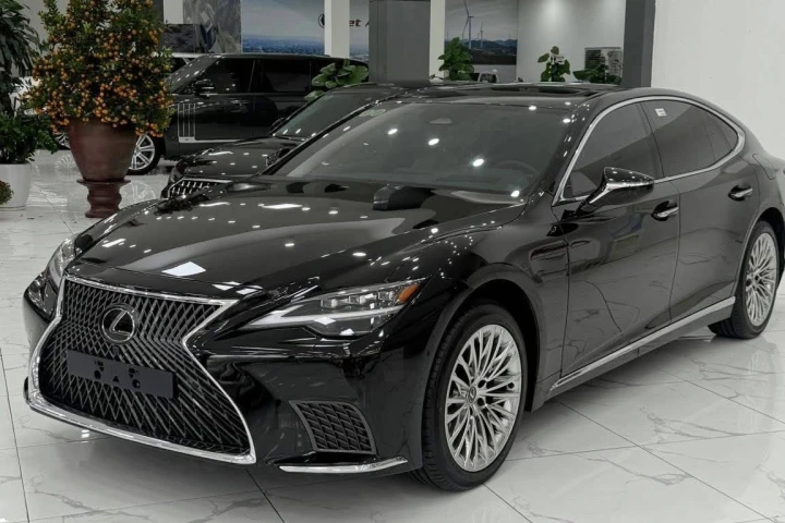 Lexus LS 2025