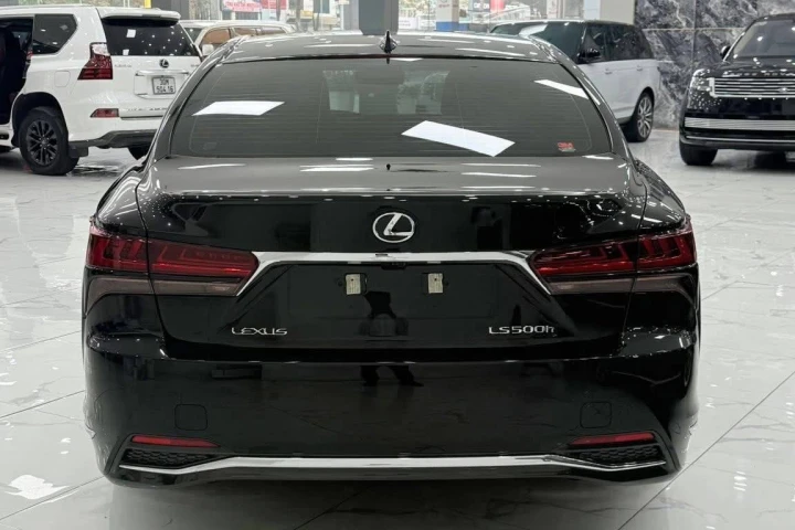 Lexus LS 2025