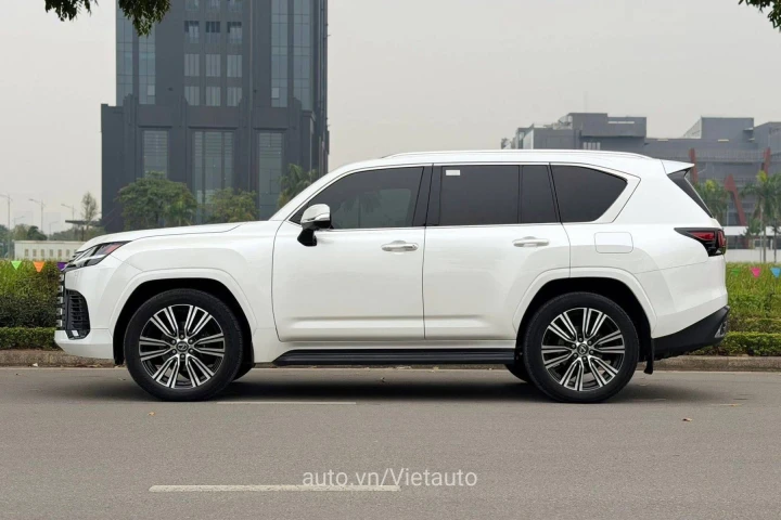 Lexus LX 2023