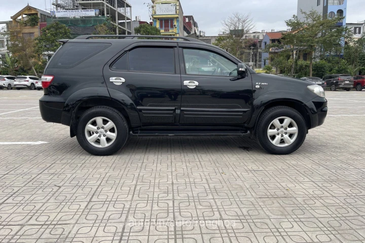 Toyota Fortuner 2010