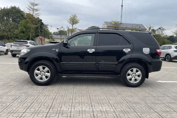Toyota Fortuner 2010