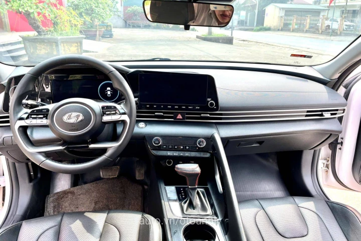 Hyundai Elantra 1.6 AT 2024