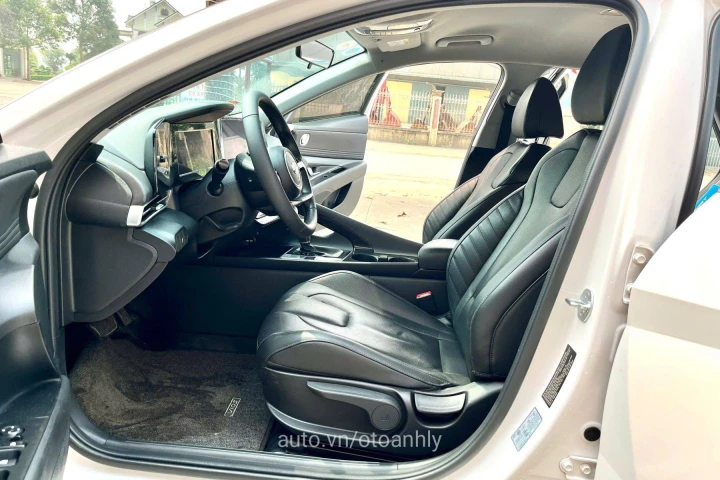 Hyundai Elantra 1.6 AT 2024