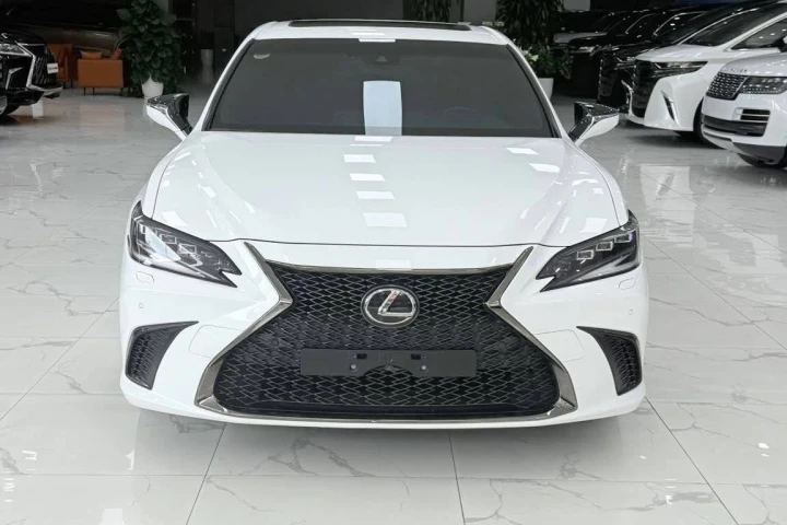 Lexus ES 2022