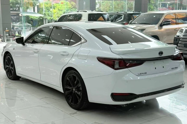 Lexus ES 2022