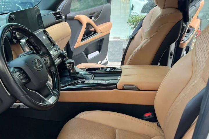 Lexus LX 2023