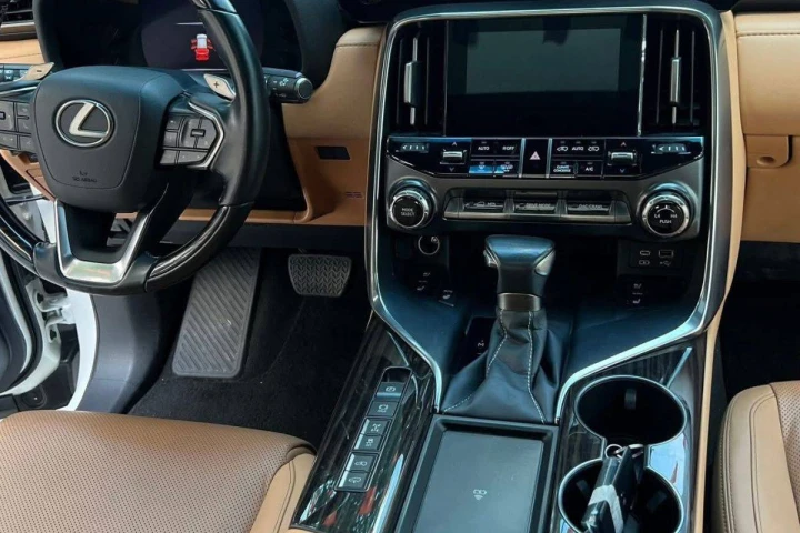 Lexus LX 2023