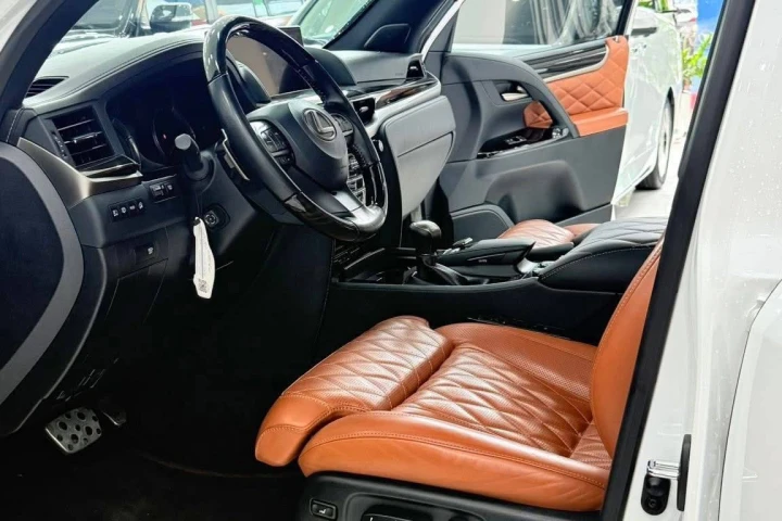 Lexus LX 2021
