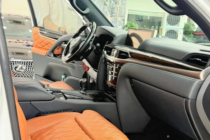 Lexus LX 2021