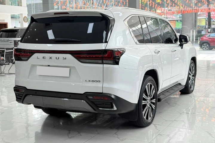 Lexus LX 2023