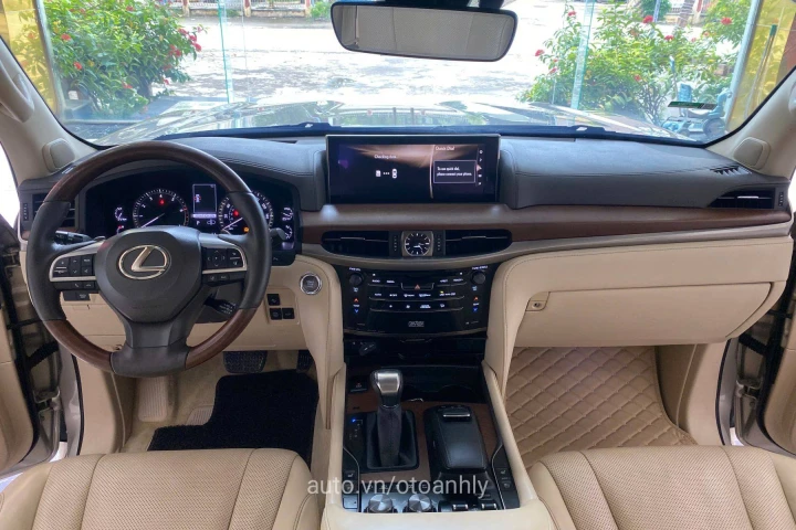 Lexus LX 2016