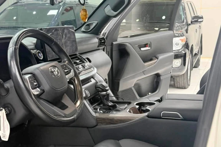 Toyota Land Cruiser 2023