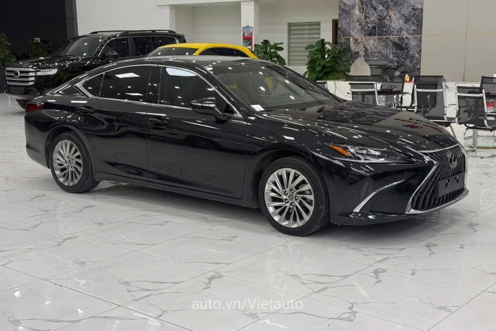 Lexus ES 2023