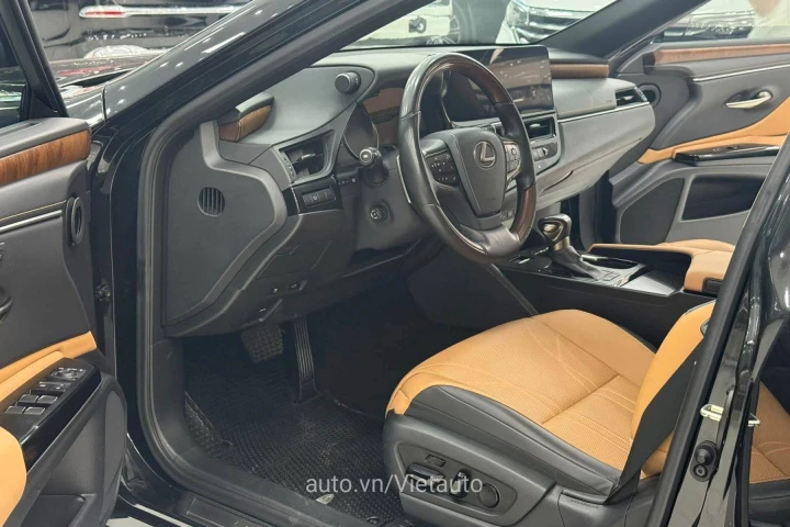Lexus ES 2023