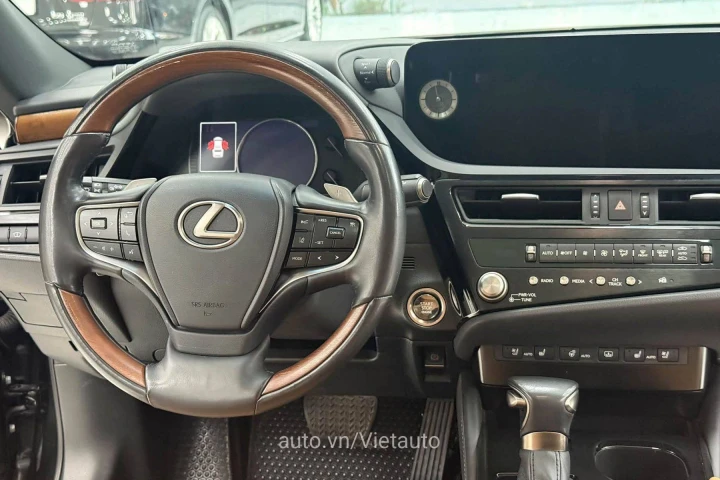 Lexus ES 2023