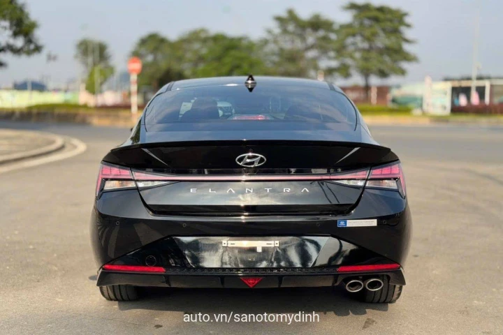 Hyundai Elantra 2023