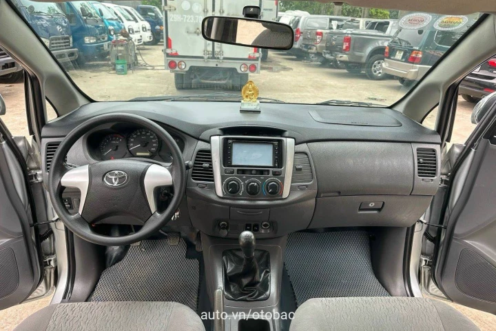 Toyota Innova 2013